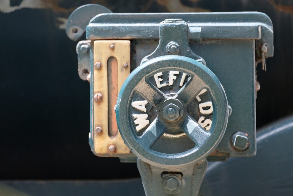 Um Close up De Um Objeto De Metal vWRDKo2hNJ0