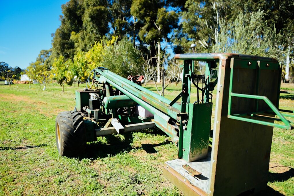 Maquina Agricola Verde Na Fazenda ug1HGDPDMFQ