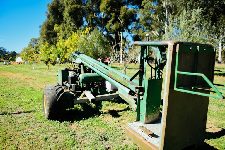 Maquina Agricola Verde Na Fazenda ug1HGDPDMFQ